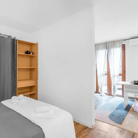 -free Pool And Parking- Garda House * קסטלנואובו דל גארדה
