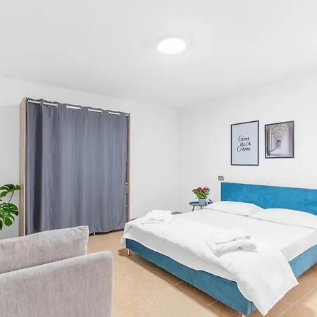 -free Pool And Parking- Garda House דירה
