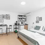 Garda House - Free Pool And Parking